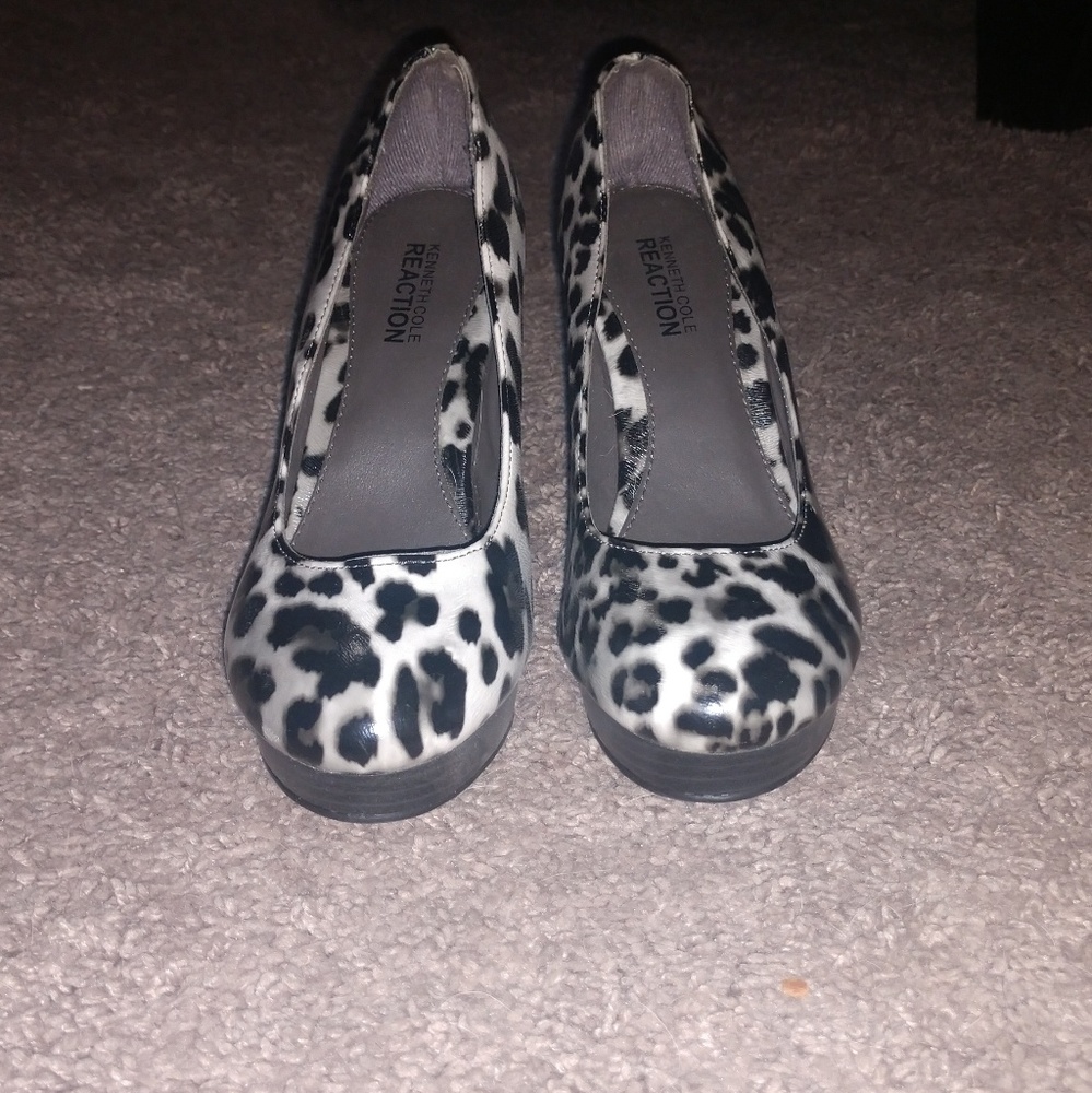 Black/white leopard print heels